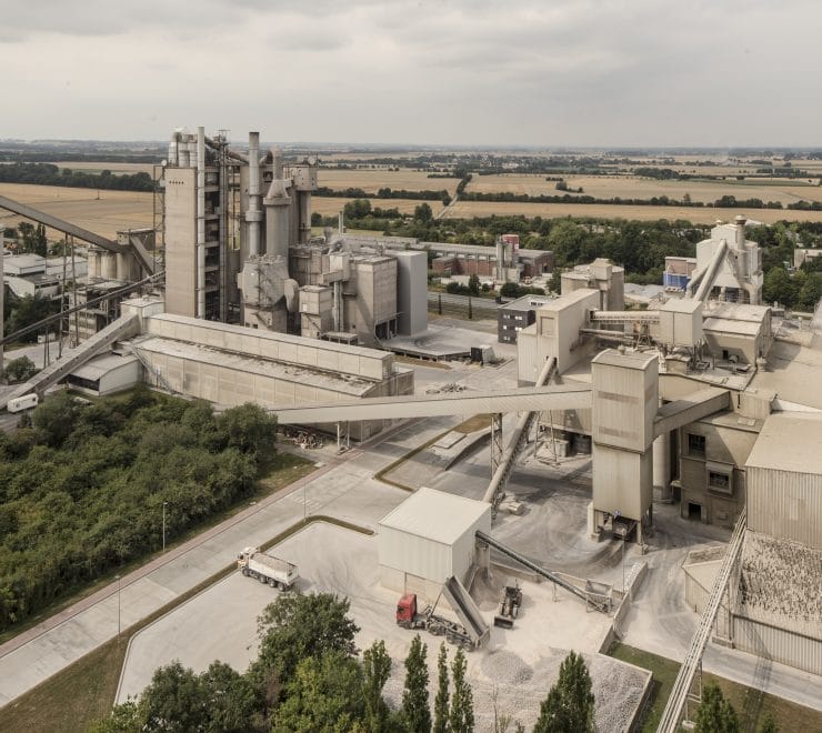 Reducing NOx emissions in cement production