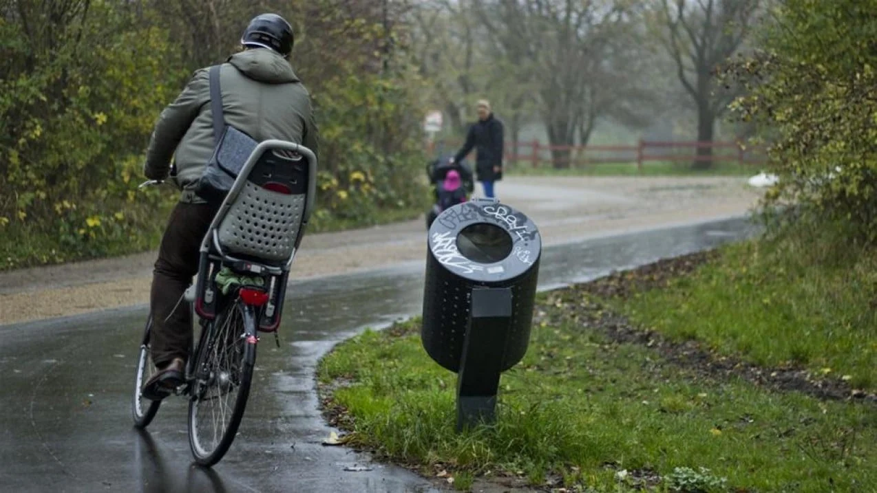 Cycle trash can