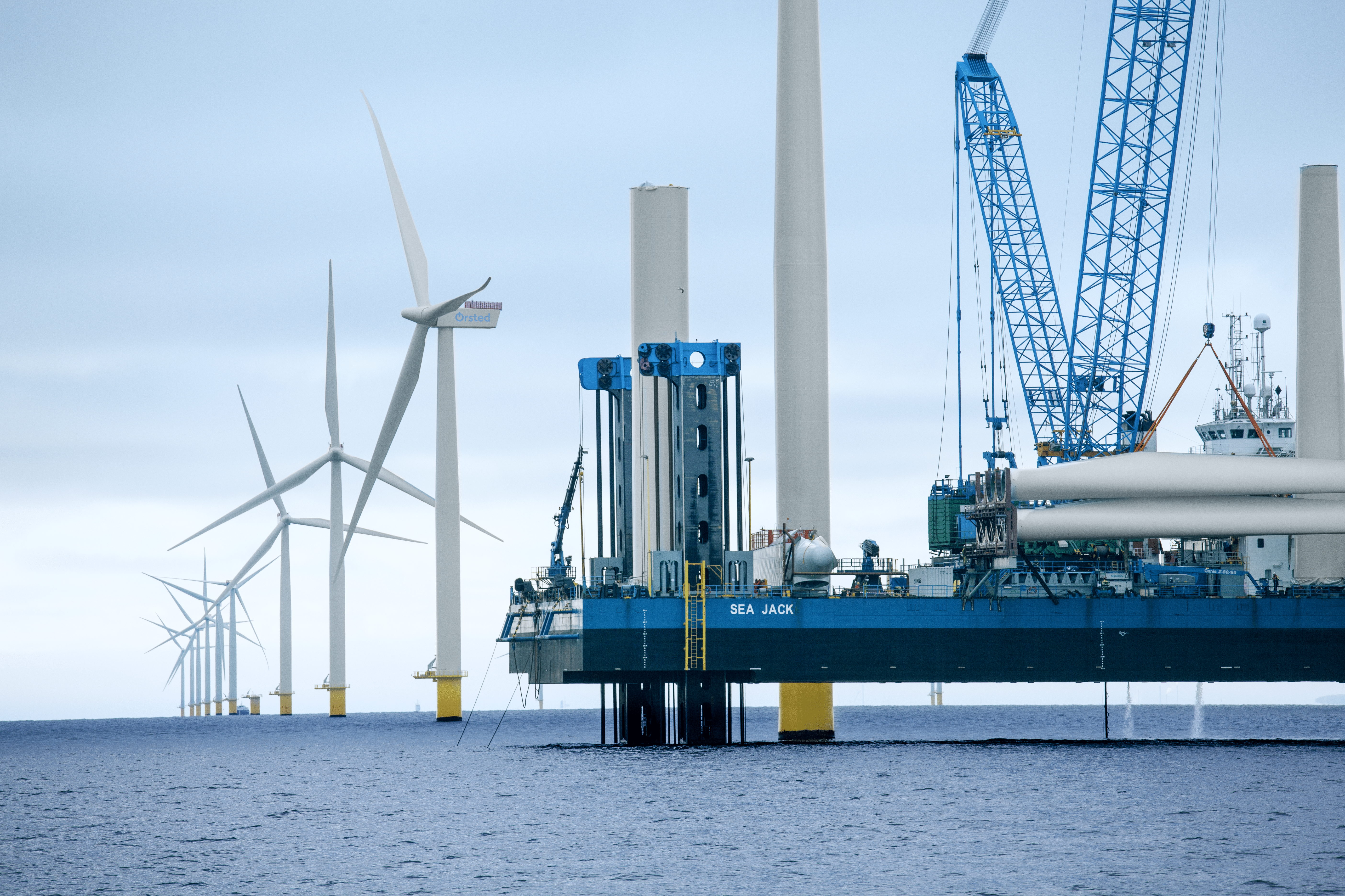 Building turbines at Aanholt offshore wind farm