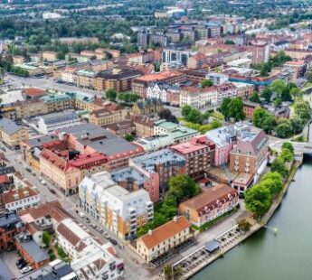 A flexible Tool to analyze District Heating Operations and identify cost-optimal Solutions