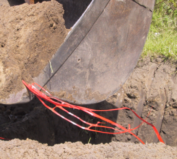 Warning nets protect underground cables and pipes